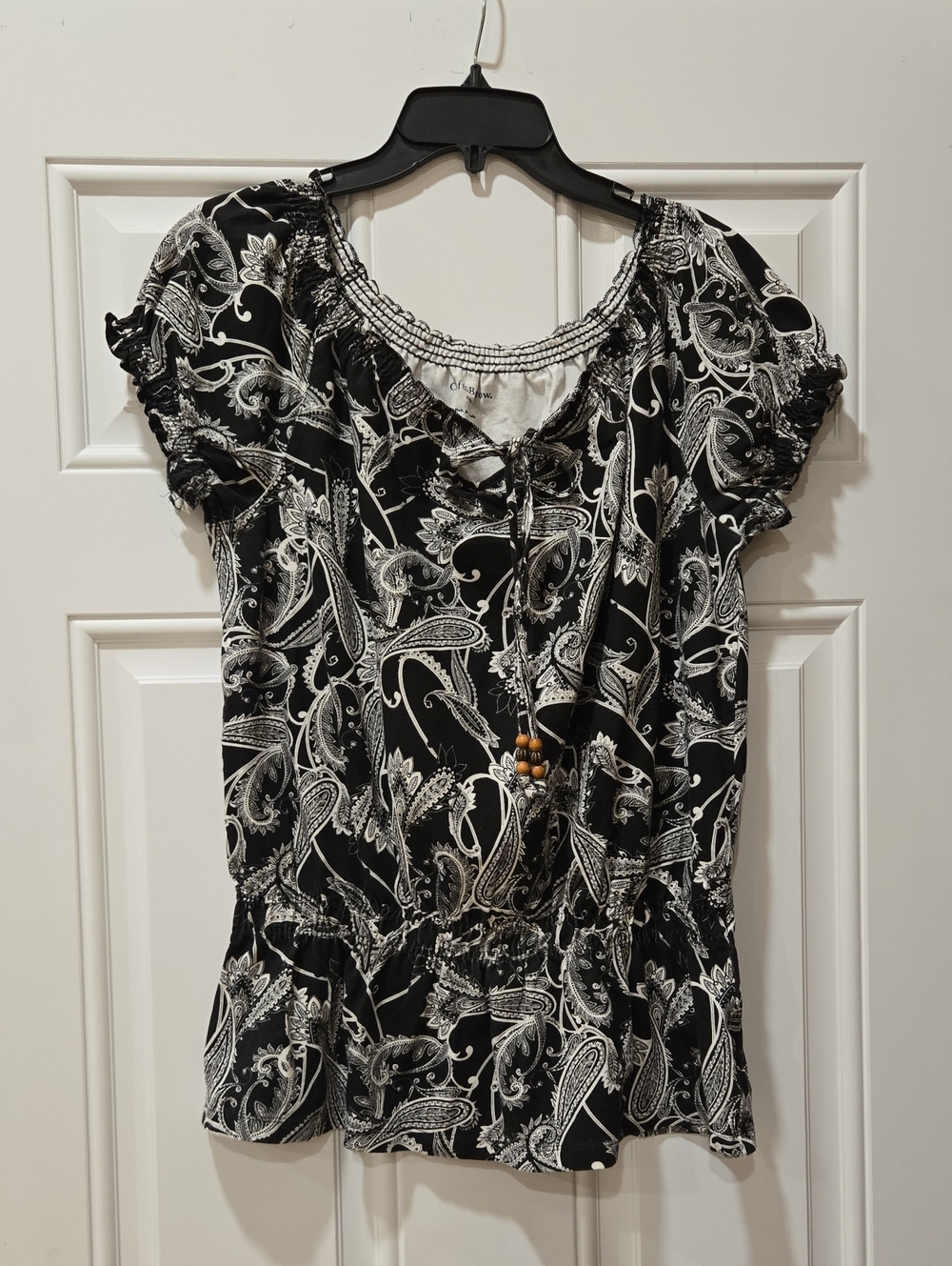 3/12$ Croft & Barrow Black & White Smocked Neck Top With Elastic Ruffle Waist